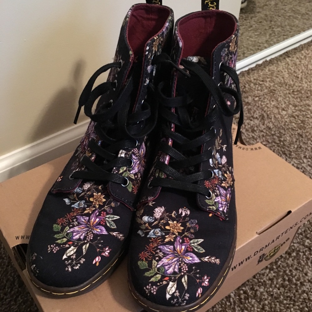 Doc Martens Floral Hackney size 8 shoes
